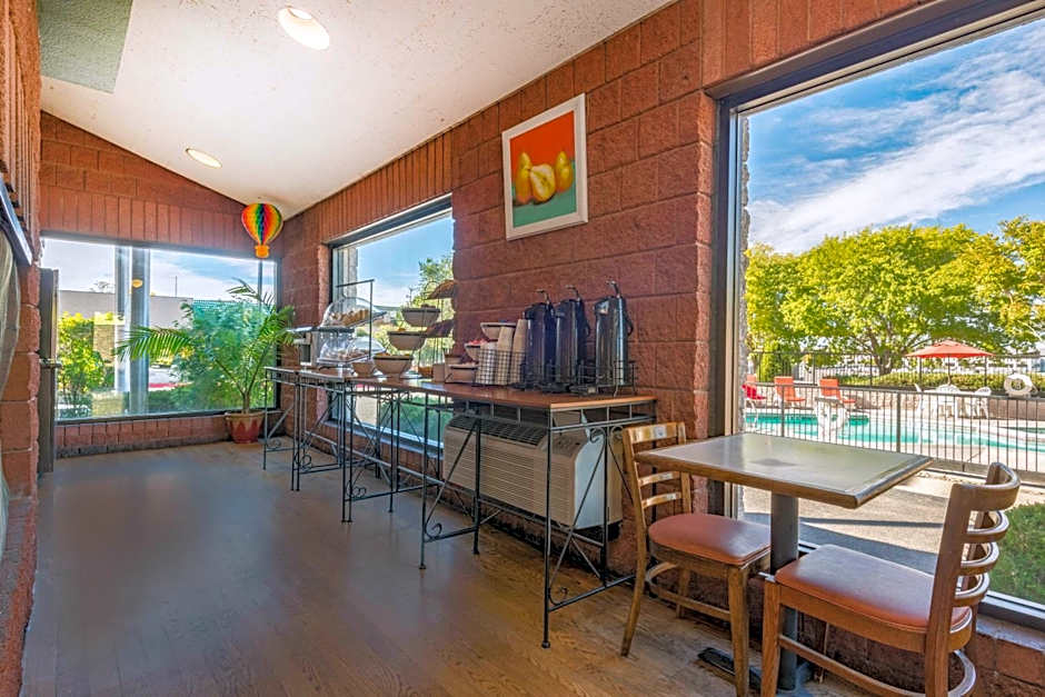 Ramada by Wyndham Albuquerque Airport