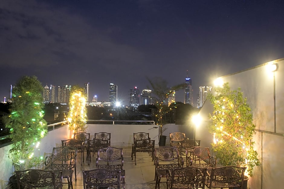 House of Arsonia Tulip