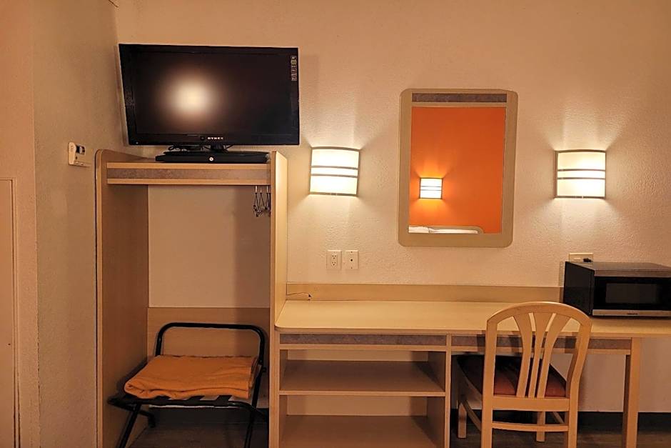 Modern Stay 39 Lakeview By OYO Minonk