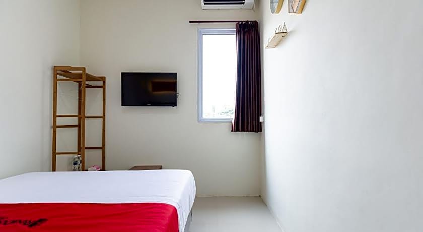RedDoorz Plus @ Komplek ABC Batu Aji Batam
