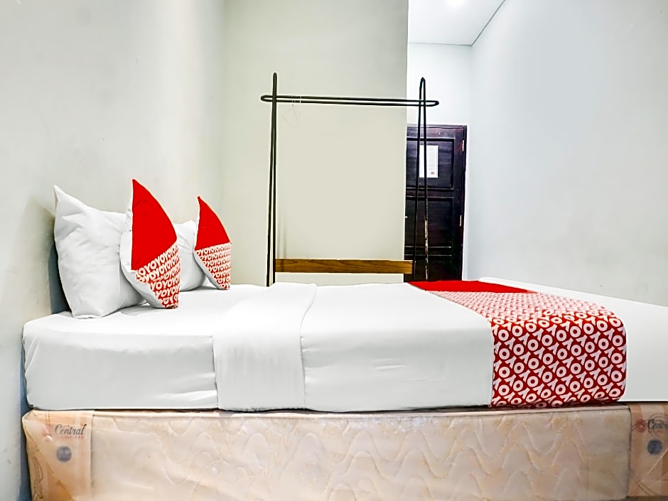 Hotel O Makassar near Mall Panakukkang formerly Sayang Home Stay