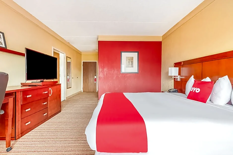Super 8 by Wyndham Dallas Love Field Airport