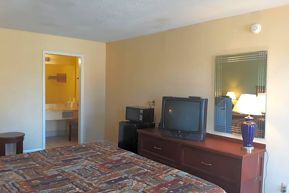 Rest Inn - Extended Stay, I-40 Airport, Wedding & Event Center