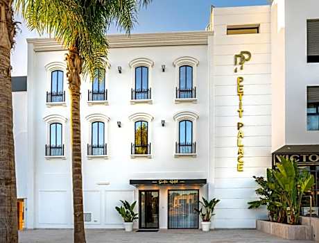 Petit Palace Suites Hotel