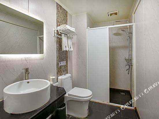 Zhiying Star Travel Collection Hotel (Zhujiang New Town Wuyangyu Subway Station)