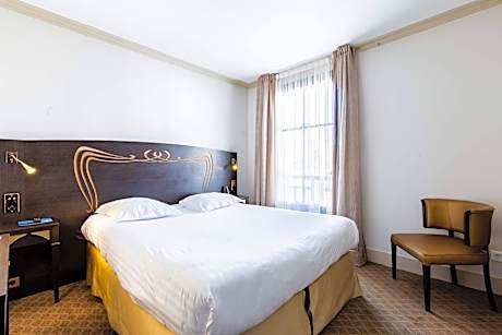 Premium Queen Room