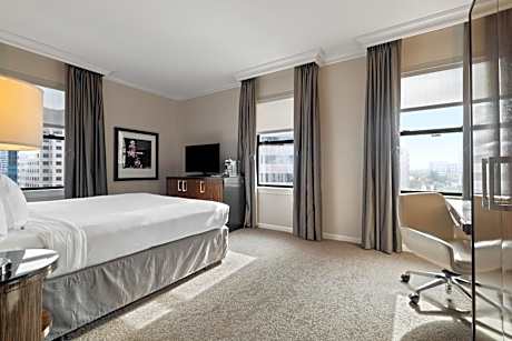 King Room with Roll-In Shower - Disability Access