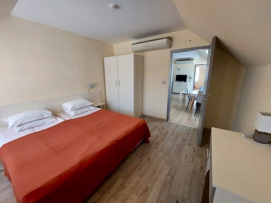 Mariner's Hotel - Self Catering - Adults Only