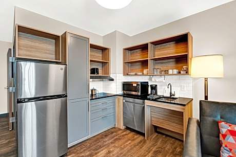 One-Bedroom Queen Suite with Two Queen Beds - Communications/Mobility Accessible