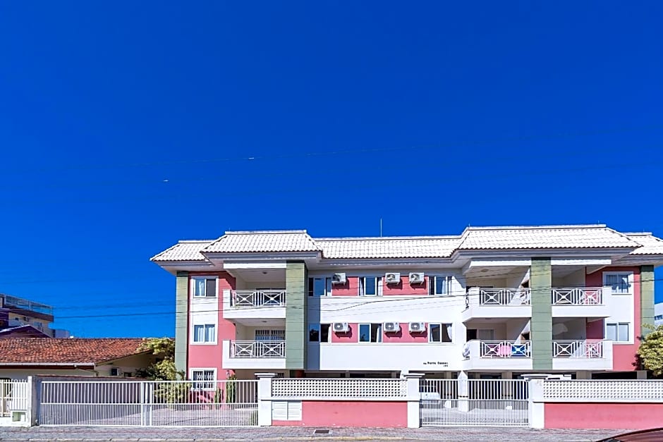 Porto Canoas 203 - Aconchegante apartamento em Bombas - Acomoda 4 pessoas - À poucos metros da praia - (Consultar serviços de roupa de cama e banho)