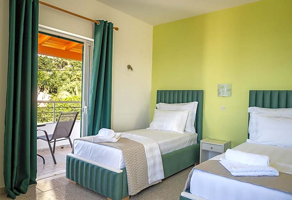 Crystal Blue Hotel, Barbati