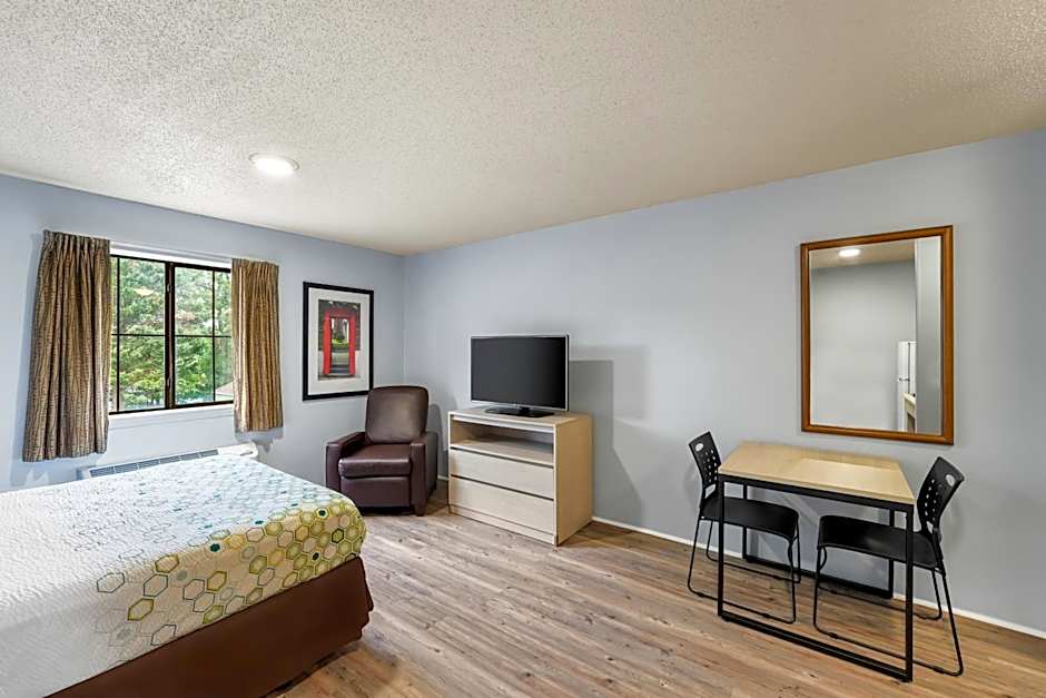 Suburban Studios Cary - RDU Airport