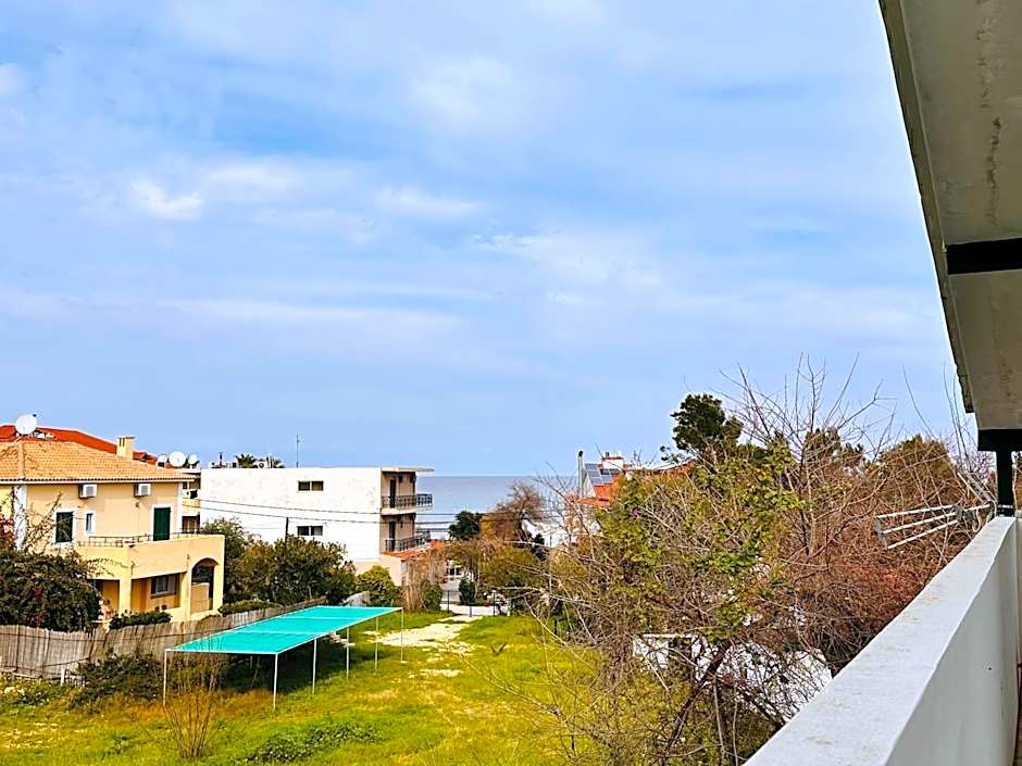 Infinity blue beach apartments - Renovated Apartments 2 Minutes from the Sea & Pool with Scenic Views