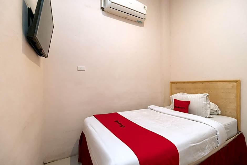 RedDoorz @ Fella Homestay Medan
