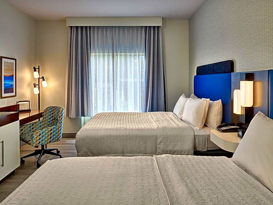 Photo 1 of 2 of 2 Queen Beds, Hearing Accessible