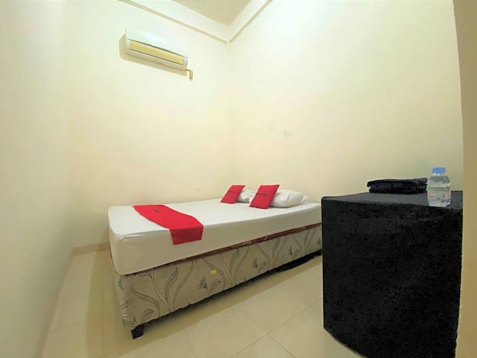 RedDoorz near GOR Lagaligo Palopo