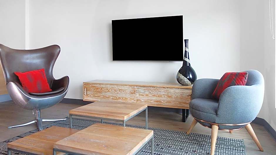 Semaphore Splash Apartments