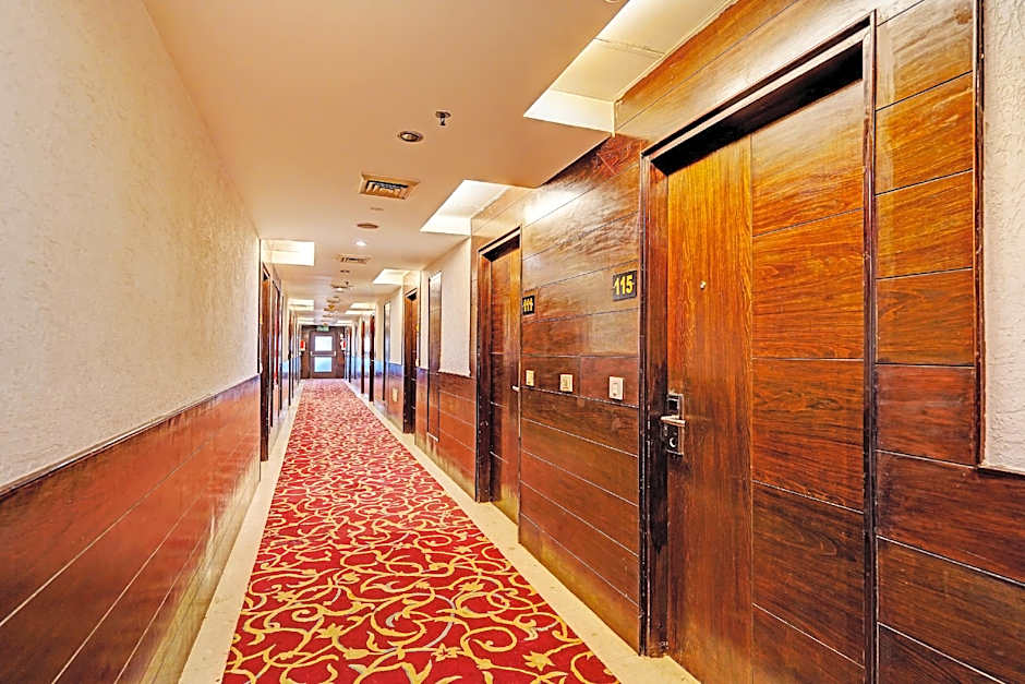 Super Townhouse OAK Hotel City Mark Gurgaon