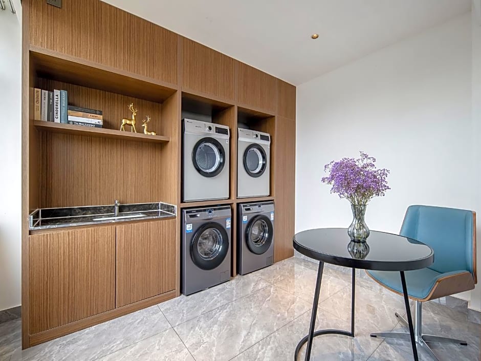 Borrman Hotel Lipu Central Plaza