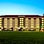 La Quinta Inn & Suites by Wyndham Arlington North Six Flags Drive