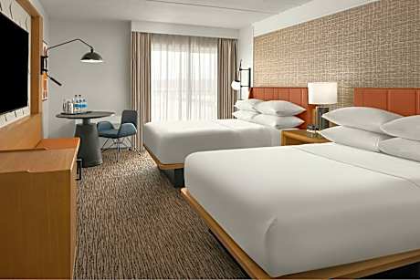 Club lounge access, 1 Bedroom Suite, 2 Queen, Sofa bed