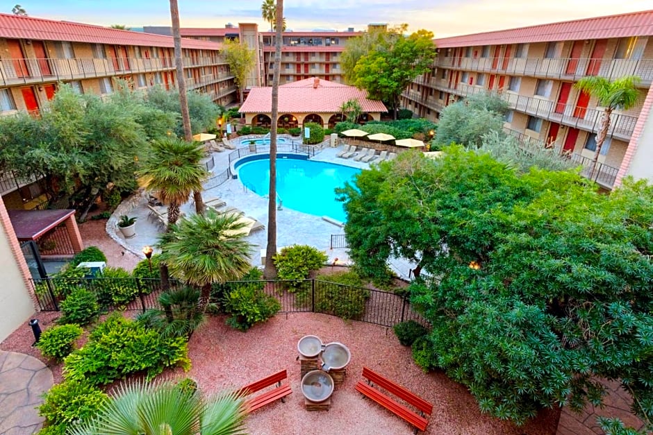Embassy Suites Phoenix Airport at 24th Street