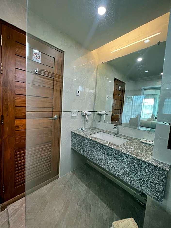 The Square Hotel เดอะสแควร์โฮเทลนครพนม