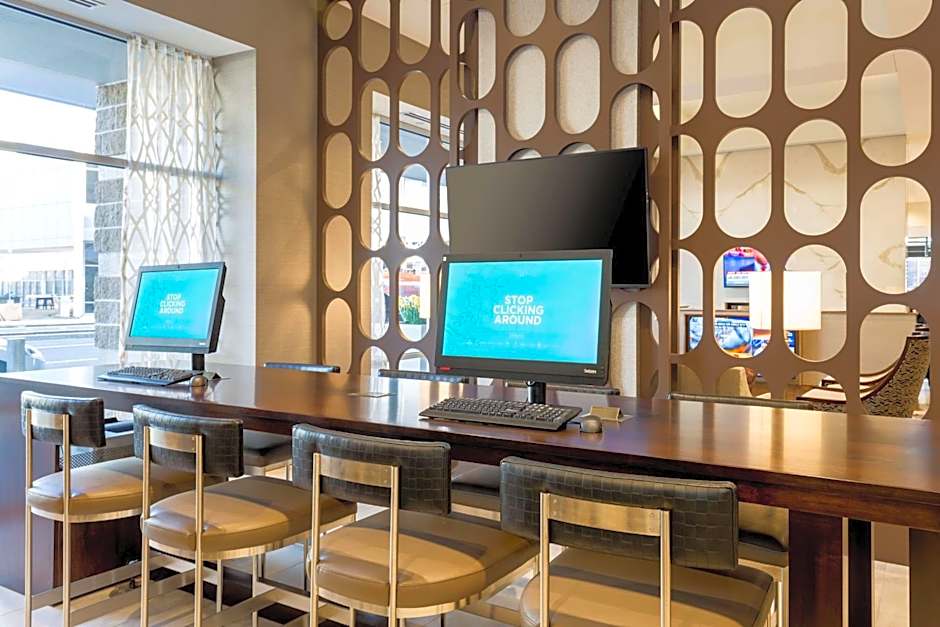 DoubleTree by Hilton Evansville