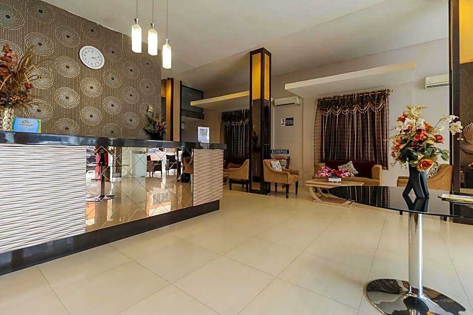 RedDoorz Plus @ Grand Populer Hotel Makassar