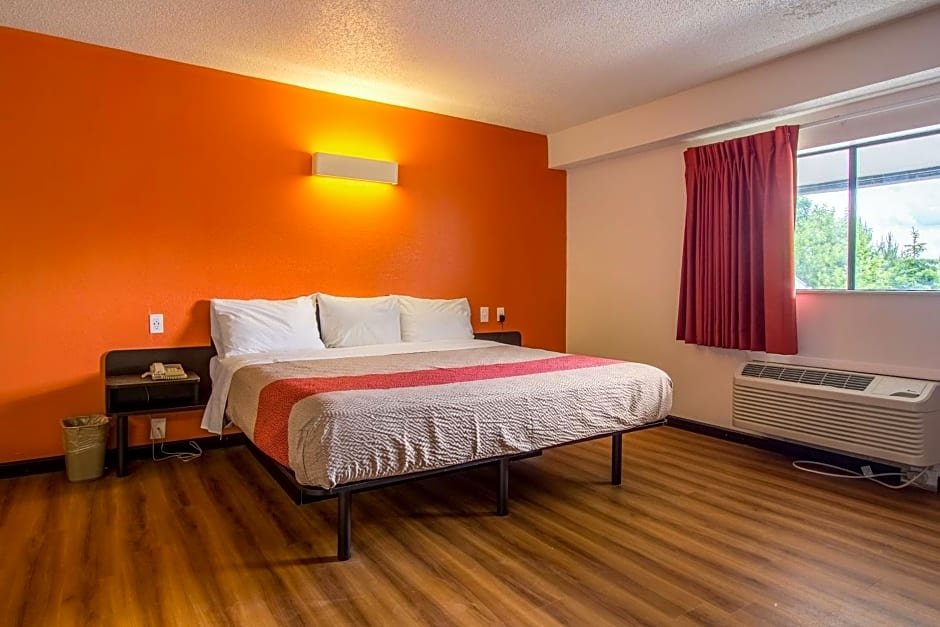 Motel 6-Ashland, OH