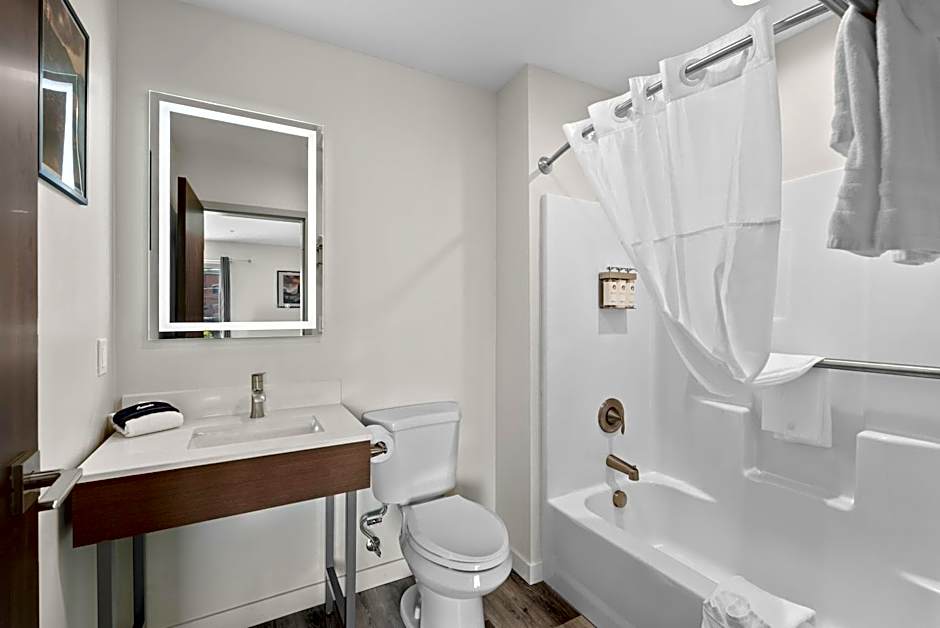 Sandpoint Hotel & Suites Downtown