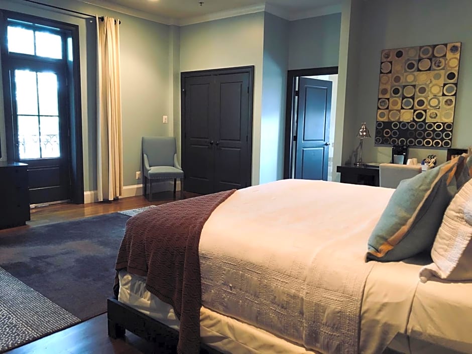 Suites at 249