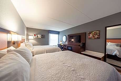 Queen Room with Two Queen Beds - Hearing Access