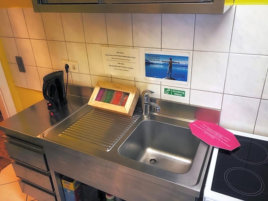 Backpackers Düsseldorf - SELF CHECK-IN