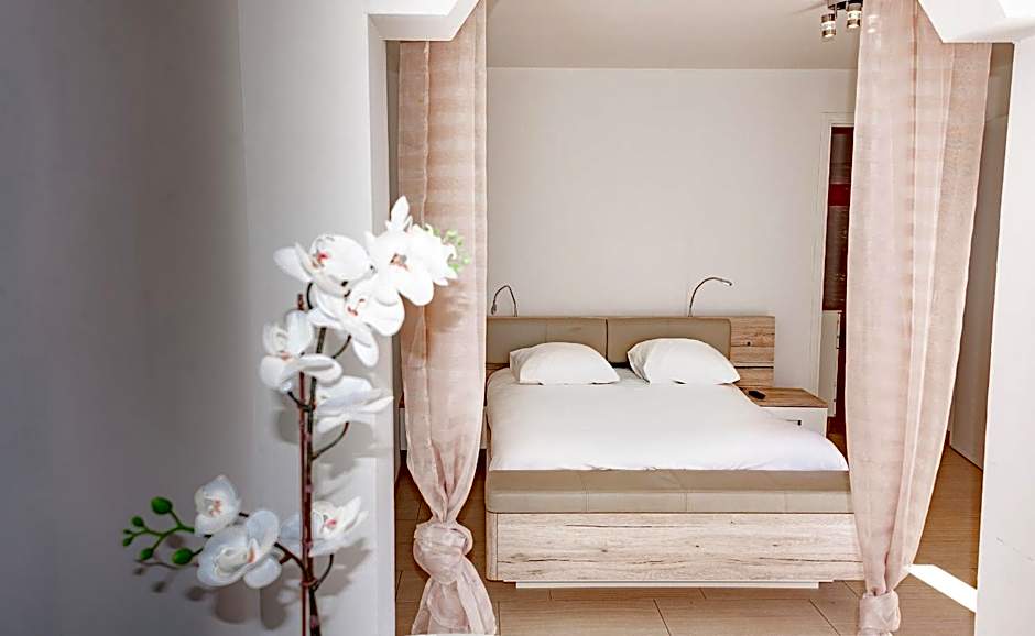 Hotel et Appartements Reine D'Azur