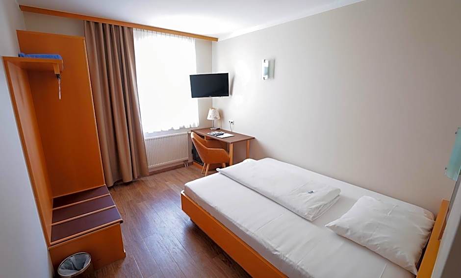 NOVAPARK Flugzeughotel Graz