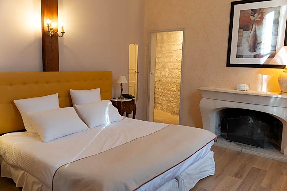 BRIT HOTEL Le Lion d'Or CHINON