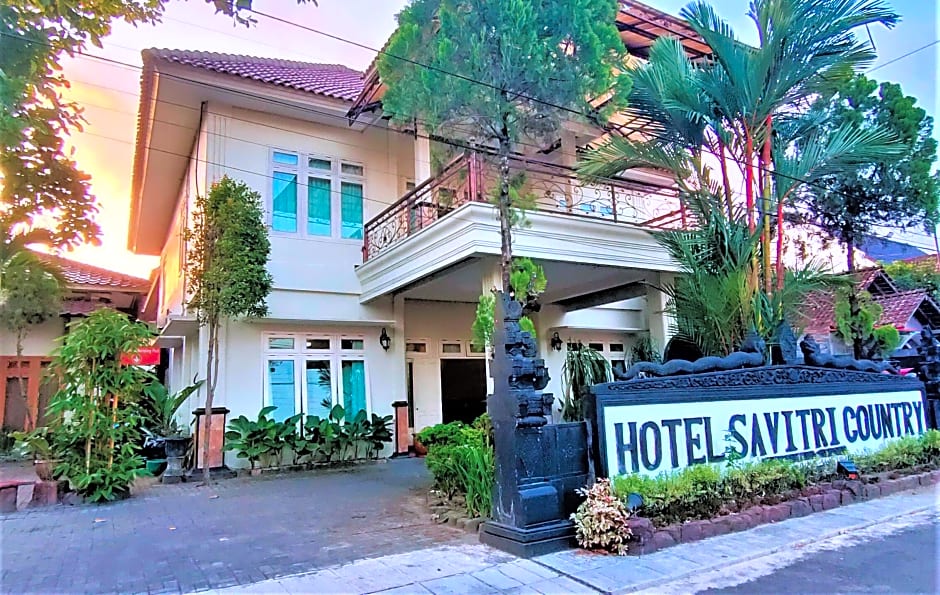 Hotel Savitri Country