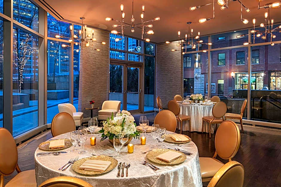 The Royal Sonesta Chicago River North