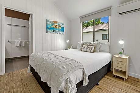 Stand Alone Studio Cabin - 1 Queen (2 person)