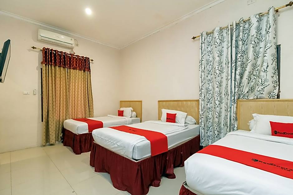 RedDoorz @ Fella Homestay Medan