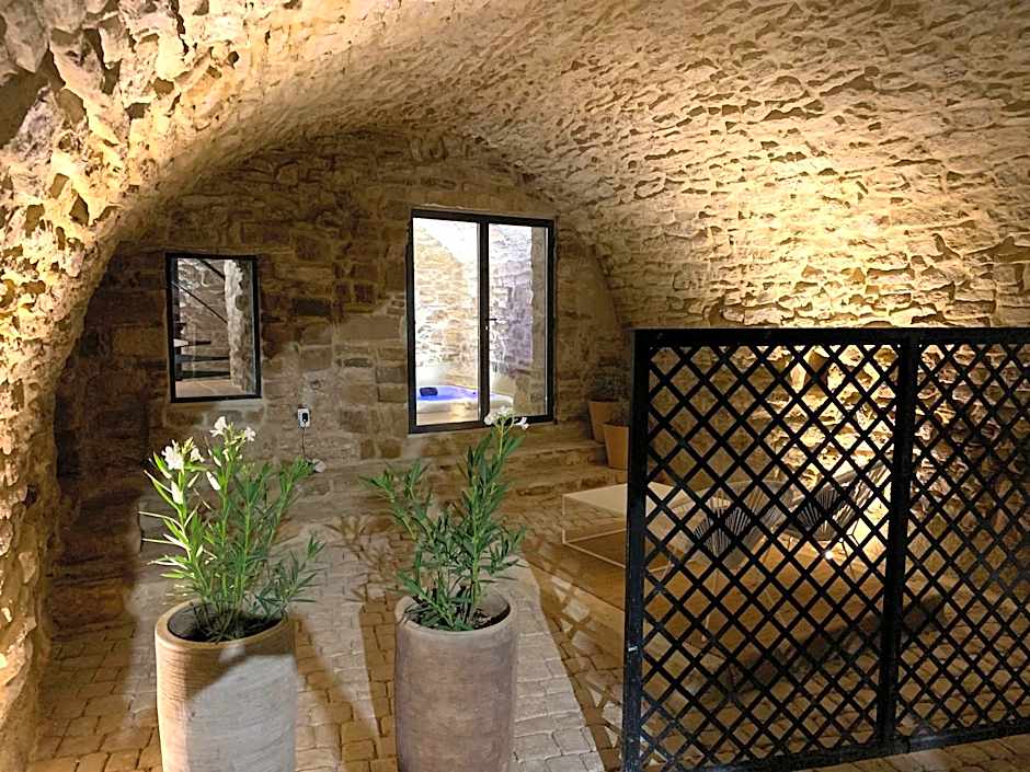 La Maison des Vendangeurs - TABLE D'HÔTES le soir du jeudi au dimanche- Jacuzzi - Balnéo SPA - ACCES PISCINE pour toutes les chambres sauf STUDIO COQUET- Piscine de mai à mi-octobre