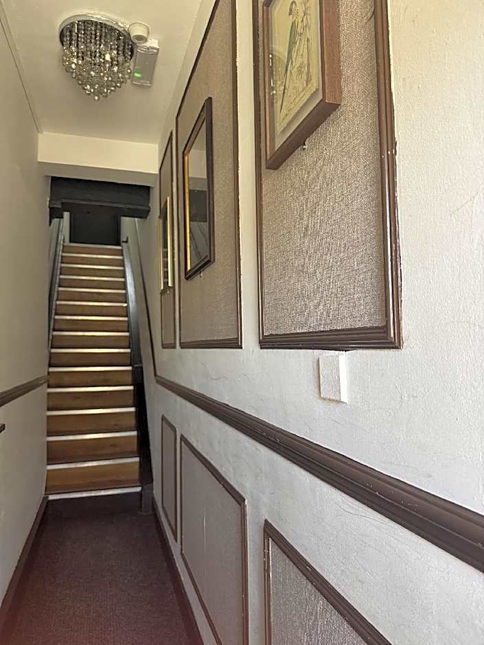 Sinclair's Bar, Lounge & Rooms