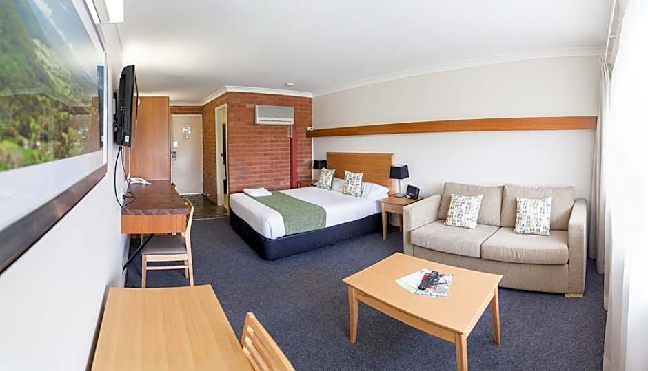 Photo 1 of 6 of Standard 1 Queen Bed, Mountain View