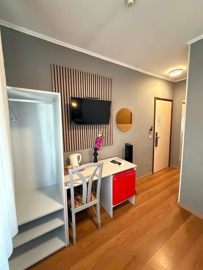 Yasha Hotel
