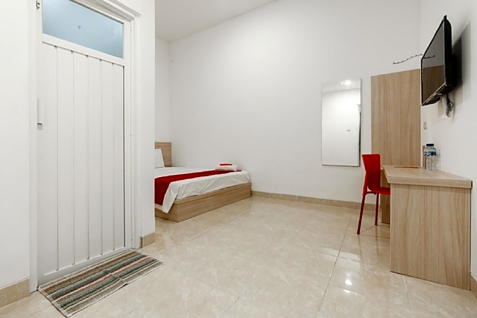 RedDoorz @ Graha Cemerlang Maros