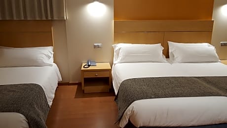 TRIPLE ROOM (3 ADULTS)