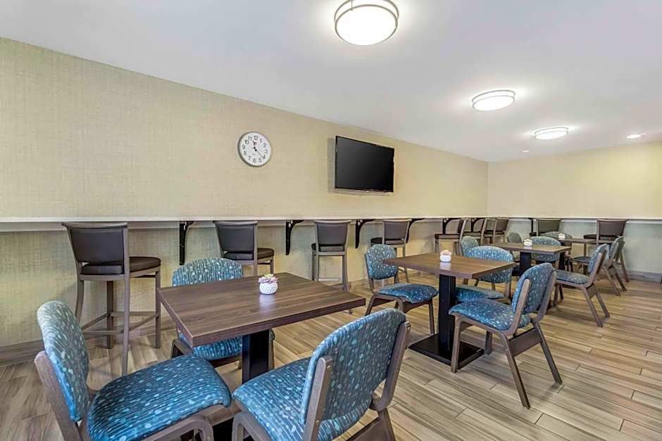 Comfort Inn & Suites Pacific - Auburn