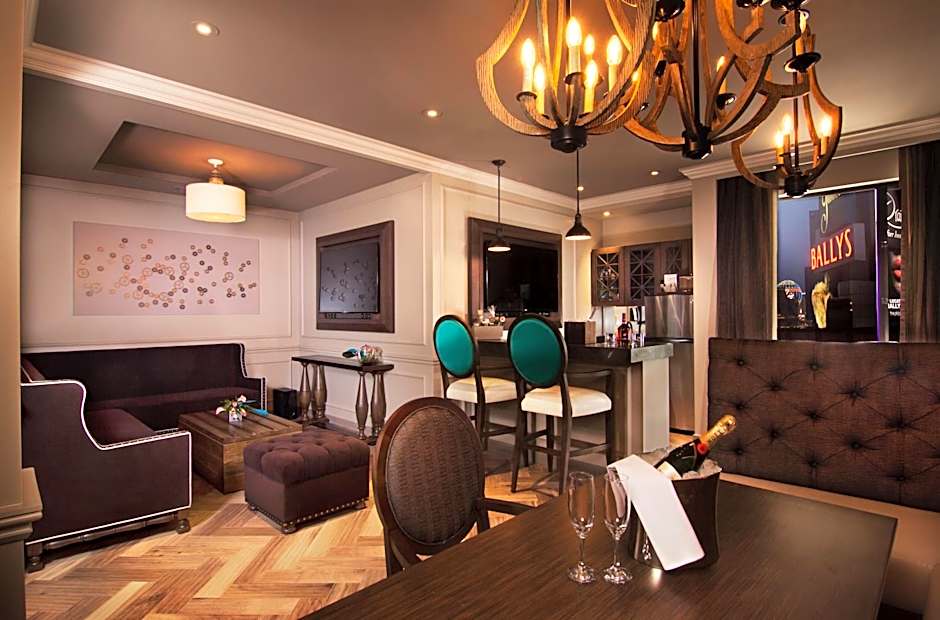 Photo 1 of 6 of Boulevard Suite