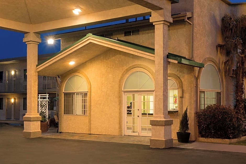 Super 8 by Wyndham Ridgecrest